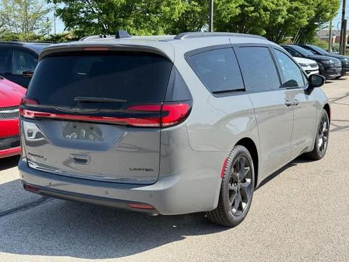 2025 Chrysler Pacifica Limited