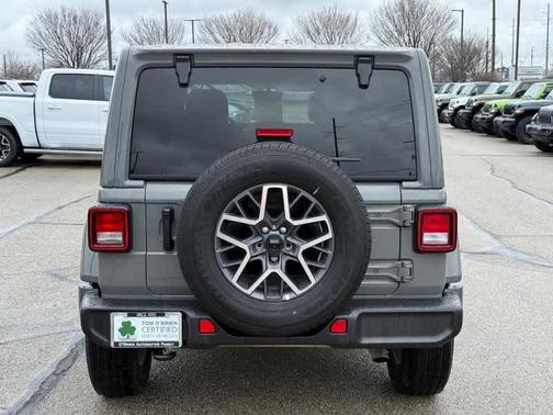 2022 Jeep Wrangler Unlimited Sahara Altitude