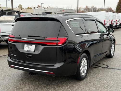 2022 Chrysler Pacifica Touring-L