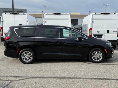 2024 Chrysler Pacifica Touring-L