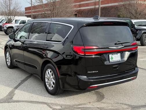 2024 Chrysler Pacifica Touring-L