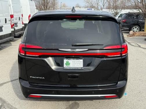 2024 Chrysler Pacifica Touring-L