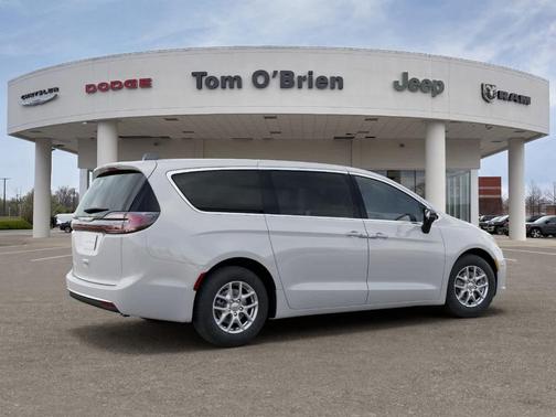 Bright White Clearcoat 2026 Chrysler Pacifica Select