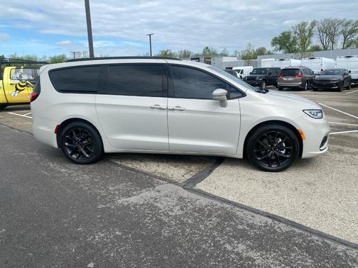 2021 Chrysler Pacifica Touring-L