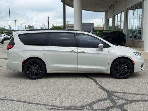 2021 Chrysler Pacifica Touring-L