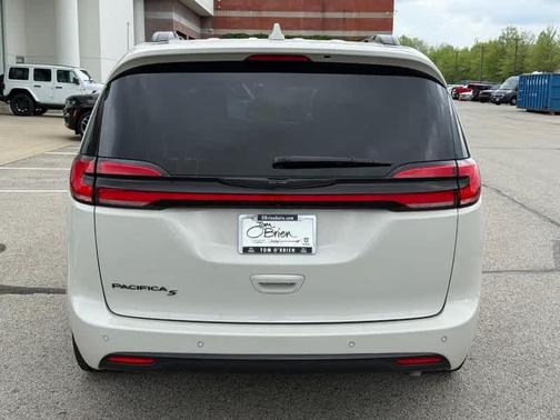 2021 Chrysler Pacifica Touring-L
