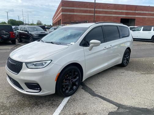 2021 Chrysler Pacifica Touring-L