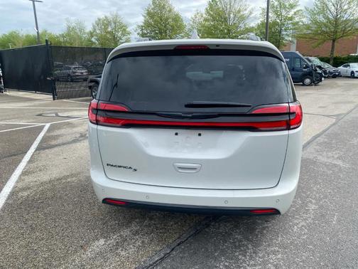 2021 Chrysler Pacifica Touring-L