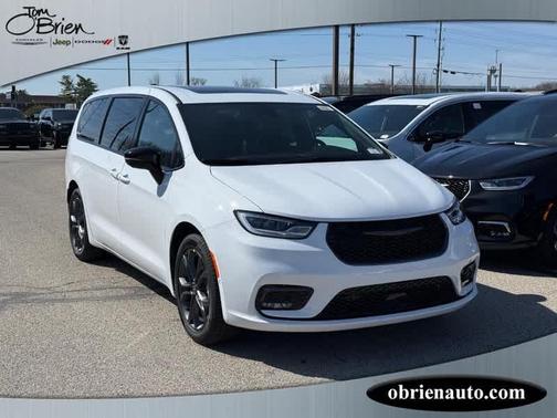 2026 Chrysler Pacifica Select