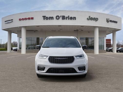 Bright White Clearcoat 2026 Chrysler Pacifica Select