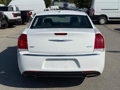 2018 Chrysler 300 Touring