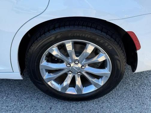 2018 Chrysler 300 Touring