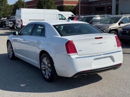 2018 Chrysler 300 Touring
