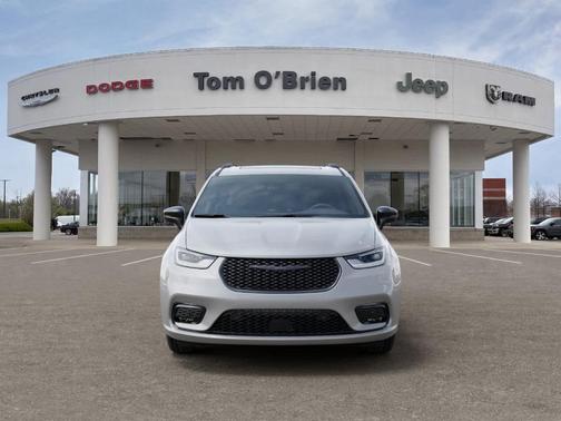 Silver Mist Clearcoat 2026 Chrysler Pacifica Limited