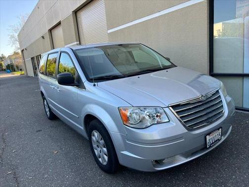 2010 Chrysler Town & Country LX