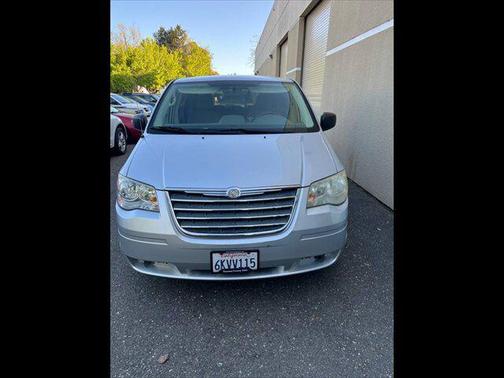 2010 Chrysler Town & Country LX