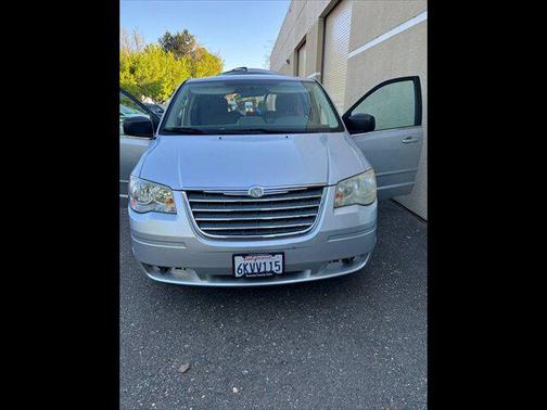 2010 Chrysler Town & Country LX