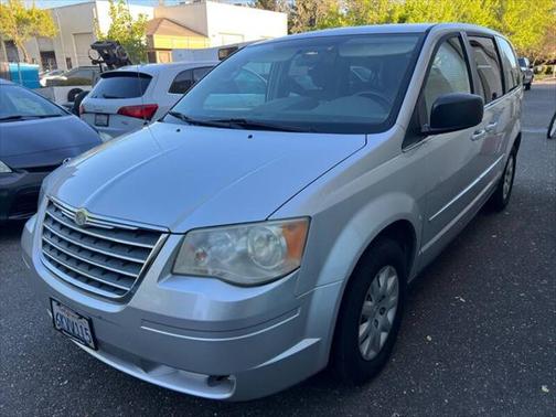 2010 Chrysler Town & Country LX