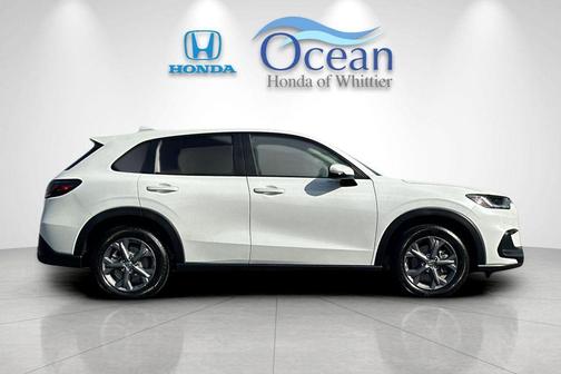 Platinum White Pearl 2027 Honda HR-V LX