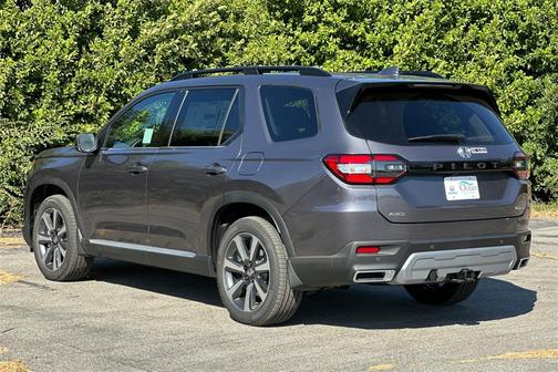 2025 Honda Pilot Touring 8-Passenger
