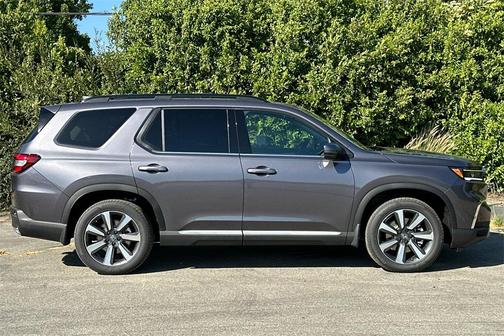 2025 Honda Pilot Touring 8-Passenger