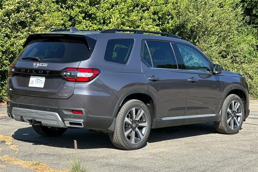 2025 Honda Pilot Touring 8-Passenger