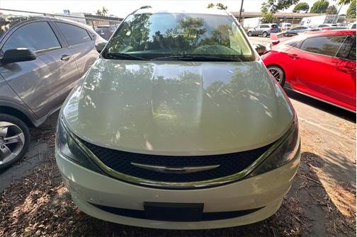 2021 Chrysler Voyager LXI