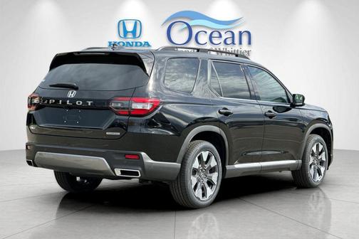 Crystal Black Pearl 2026 Honda Pilot Touring