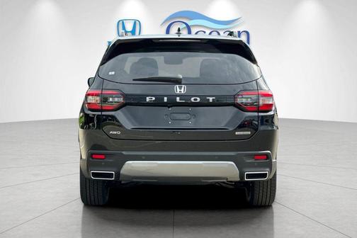 Crystal Black Pearl 2026 Honda Pilot Touring