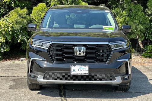 2025 Honda Pilot Touring 8-Passenger