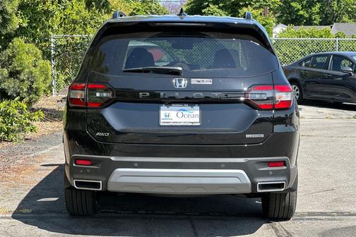 2025 Honda Pilot Touring 8-Passenger