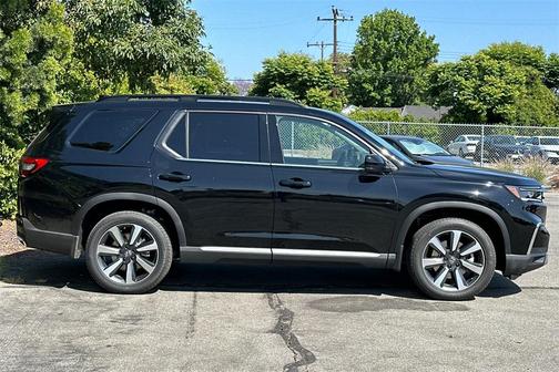 2025 Honda Pilot Touring 8-Passenger