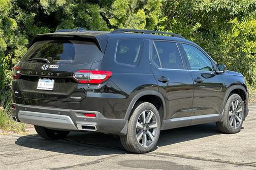 2025 Honda Pilot Touring 8-Passenger