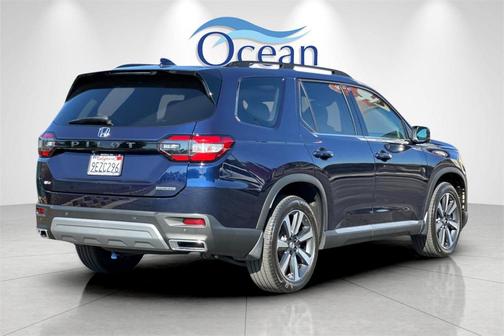 2023 Honda Pilot Touring 8-Passenger