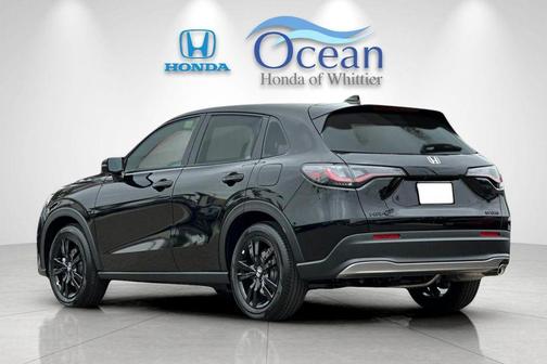 Crystal Black Pearl 2027 Honda HR-V Sport