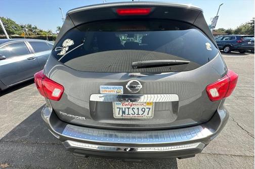 2017 Nissan Pathfinder SL