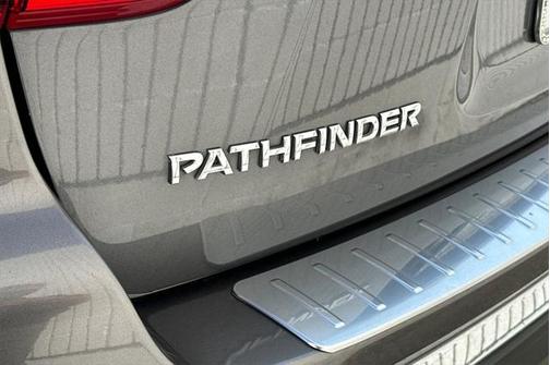2017 Nissan Pathfinder SL