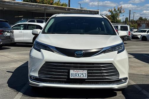 2021 Toyota Sienna XLE 7 Passenger