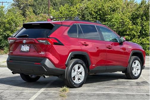 2021 Toyota RAV4 Hybrid XLE