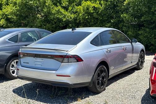 Solar Silver Metallic 2025 Honda Accord SE