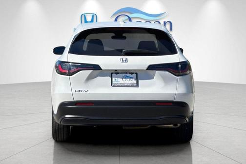 Platinum White Pearl 2026 Honda HR-V LX