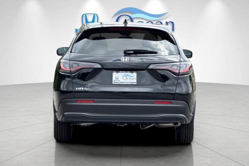 Crystal Black Pearl 2027 Honda HR-V LX