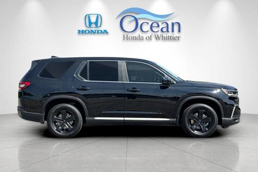 Crystal Black Pearl 2024 Honda Pilot EX-L 7-Passenger