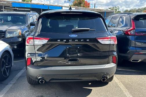 Black Metallic 2022 Ford Escape SE