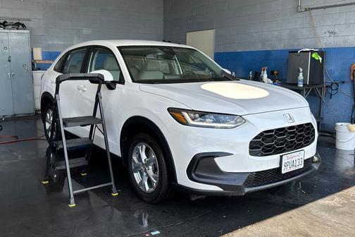 Platinum White Pearl 2025 Honda HR-V