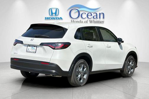 Platinum White Pearl 2026 Honda HR-V LX