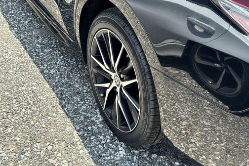 Midnight Black Metallic 2021 Toyota Camry SE