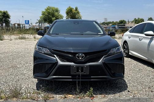 Midnight Black Metallic 2021 Toyota Camry SE