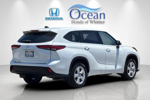 Wind Chill Pearl 2022 Toyota Highlander LE