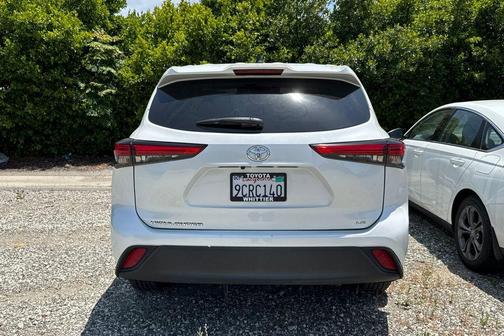 Wind Chill Pearl 2022 Toyota Highlander LE